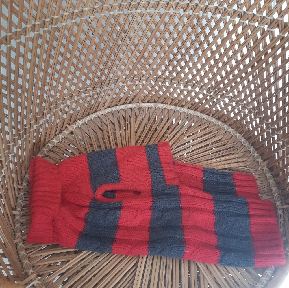 Hotel Doggy  sweater red and gray